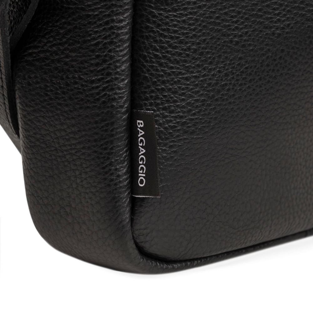 0239388458001---SHOULDER-BAG-MASCULINA-DE-COURO-LEME--PRETO-U--7-